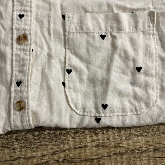 White with Black Heart A&F Boyfriend Button Down - Picture 6 of 6